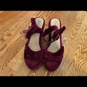 Kimchi Blue UO Velvet Burgundy Wedges 9/9.5